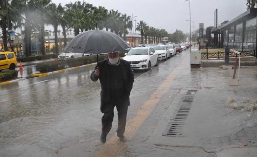Kuşadası'nda sağanak etkili oldu