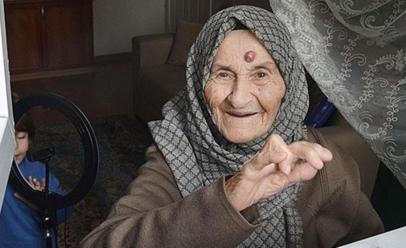 105 yaşında Kovid-19'u yenmeyi başardı