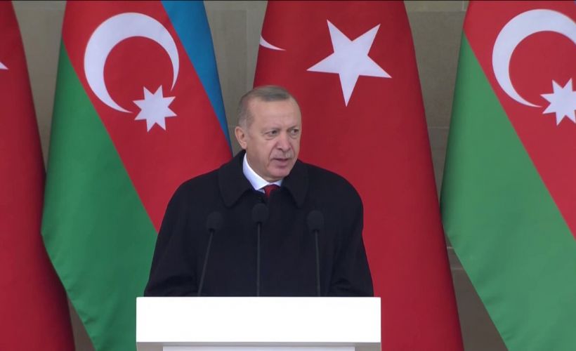 Türkiye'nin Tahran Büyükelçisi, Erdoğan'ın Bakü'de okuduğu şiir nedeniyle İran Dışişleri Bakanlığı'na çağrıldı