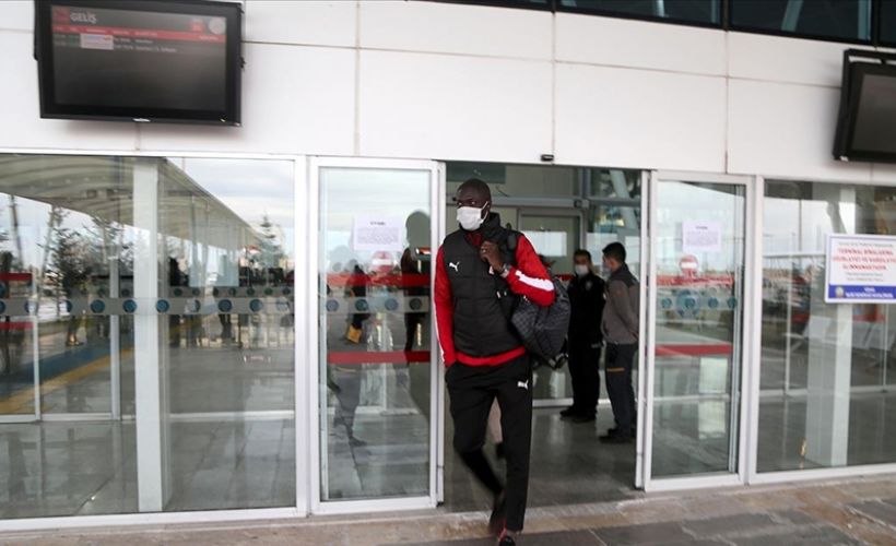 İsrail'de mahsur kalan Sivasspor kafilesi Sivas'a ulaştı