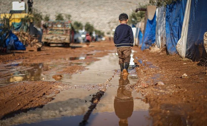 İdlibli savaş mağdurları, 'çamur' kentlerini yaşam alanına çevirmek için yardım bekliyor