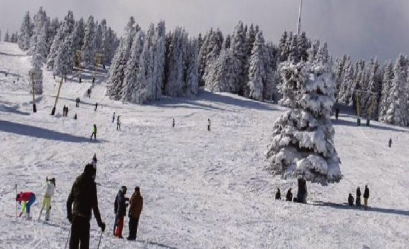 Uludağ'daki kar yağışı turizmcileri sevindirdi