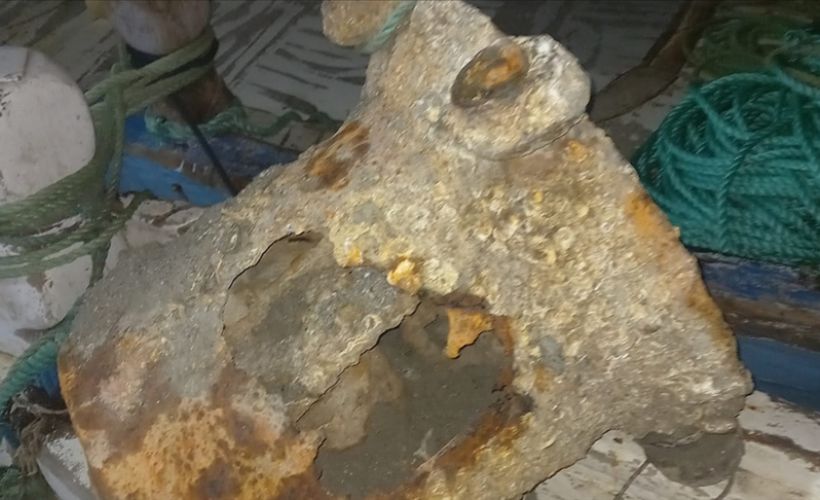 Bodrum'da balıkçıların ağlarına takılan cisim ilgi çekti