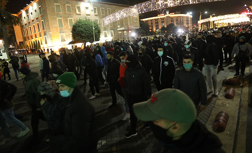 Arnavutluk'taki protestolar 4. gününde devam etti