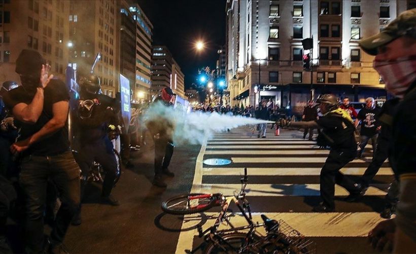 ABD'nin başkenti Washington'da karşıt gruplar birbirine girdi