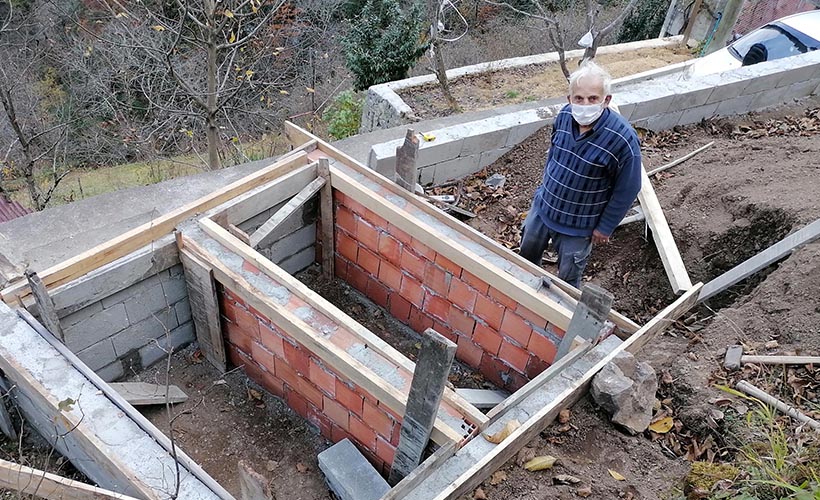 'Salgın var ölebilirim' diyerek ölmeden mezarını kazdı