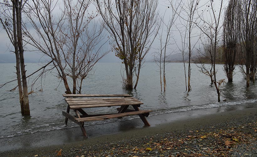 Depremden sonra Hazar Gölü'nde su seviyesi yükseldi