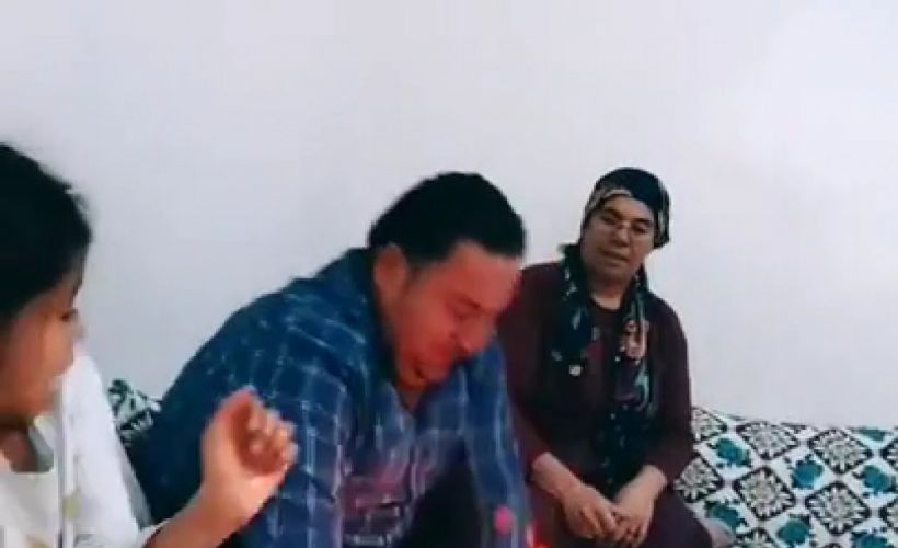 TikTok videosu için eşinin ellerini çakmakla yaktı