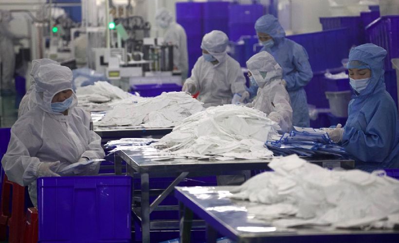 Baskı altında çalıştırılan Uygurların ürettiği maskelerin Avrupa'da satıldığı iddia edildi