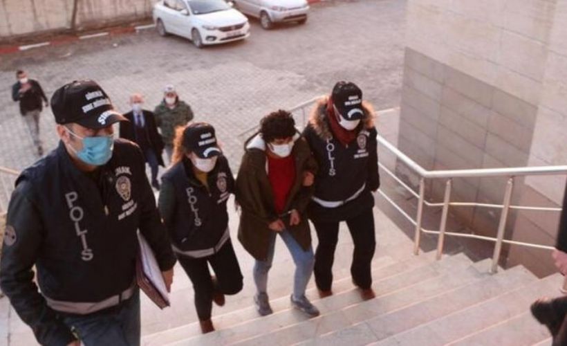 Şırnak'ta evlat nöbeti tutan annelere taş atan şahıs tutuklandı