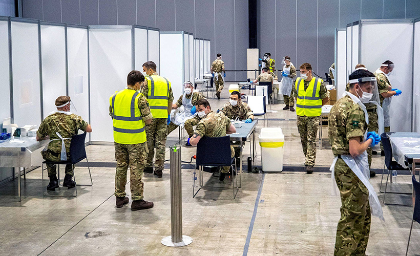 İsrail'de koronaya karşı toplu aşılama başladı