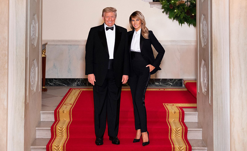 Trump çiftinden smokinli Noel pozu