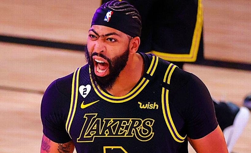Maç sırasında ayak tırnaklarını kesen NBA oyuncusu Davis'e tepki