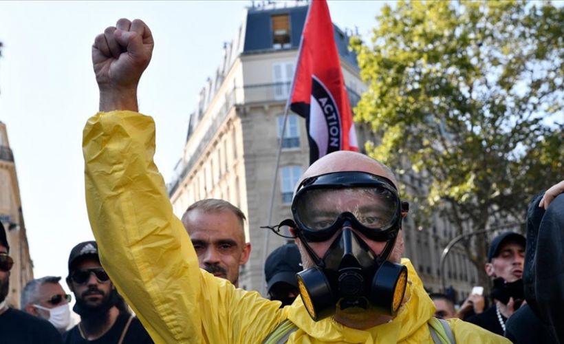 Fransa'da sarı yelekliler yeniden sokaklarda