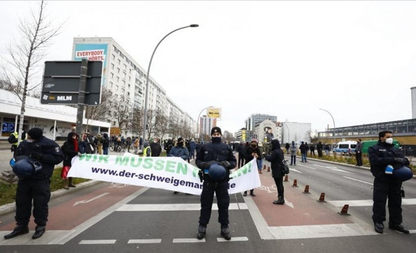 Almanya’da korona tedbirleri protestosu