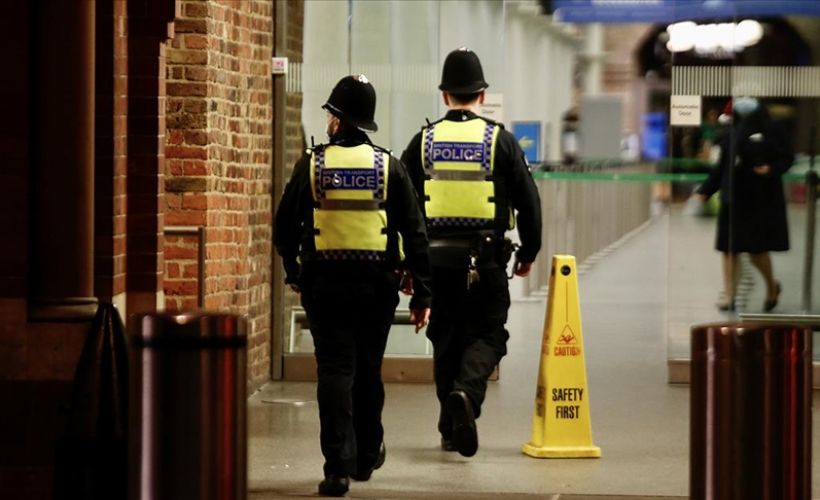 İngiltere'de 691 kişi virüsten hayatını kaybetti