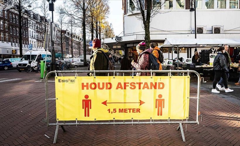 Hollanda İngiltere'ye uçuşları 'şartlı' olarak yeniden açtı