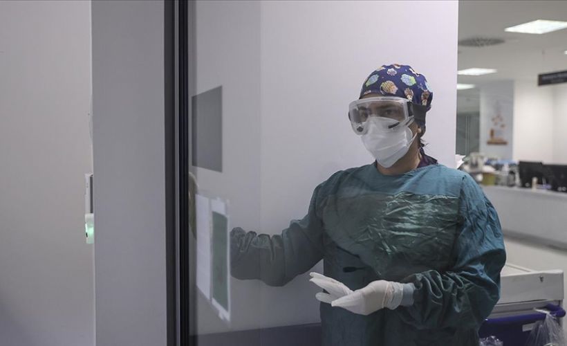 Yoğun bakım çalışanları Kovid-19 sürecinde hastalara nefes oluyor