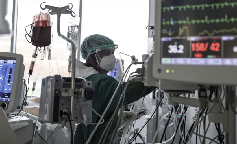 Dünya genelinde tedavisi süren Kovid-19 hastası sayısı 22 milyonu aştı