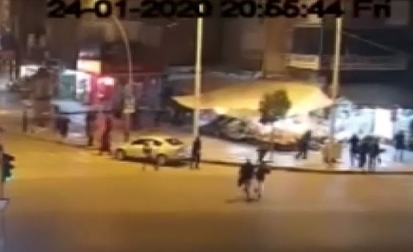 5,3 büyüklüğündeki deprem anı güvenlik kamerasına yansıdı