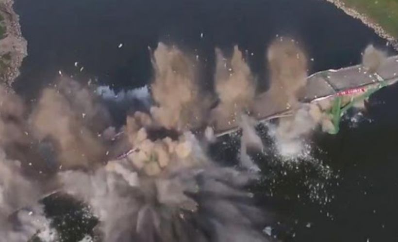 Çin’de 760 metre uzunluğundaki köprü 10 saniyede yıkıldı