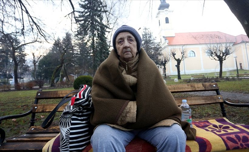 Hırvatistan'daki depremin ardından halk geceyi çadırlarda ve araçlarında geçirdi