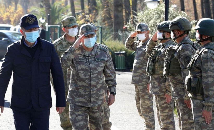 Milli Savunma Bakanı Akar ve TSK komuta kademesi sınır hattında