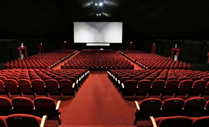 Sinema salonları 2 ay daha kapalı kalacak