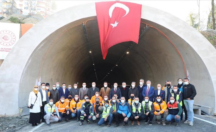 Rize'de '70 yıllık rüya' Salarha Tüneli'nin 2 bin 977 metre uzunluğundaki ilk tüpü hizmete açıldı