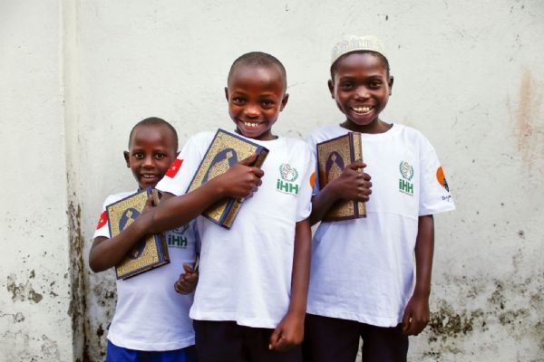 İHH'dan 2020'de 7 ülkeye 25 bin Kur'an-ı Kerim