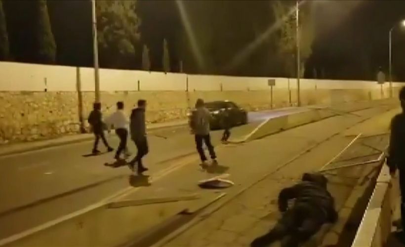 Aşırı sağcı İsrailliler, Filistinlilerin bulunduğu araca saldırdı