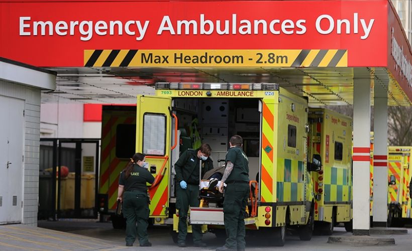 İngiltere'de son 24 saatte 57 bin 725 Kovid-19 vakası tespit edildi