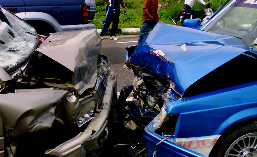 ABD'de iki otomobil çarpıştı: 9 ölü