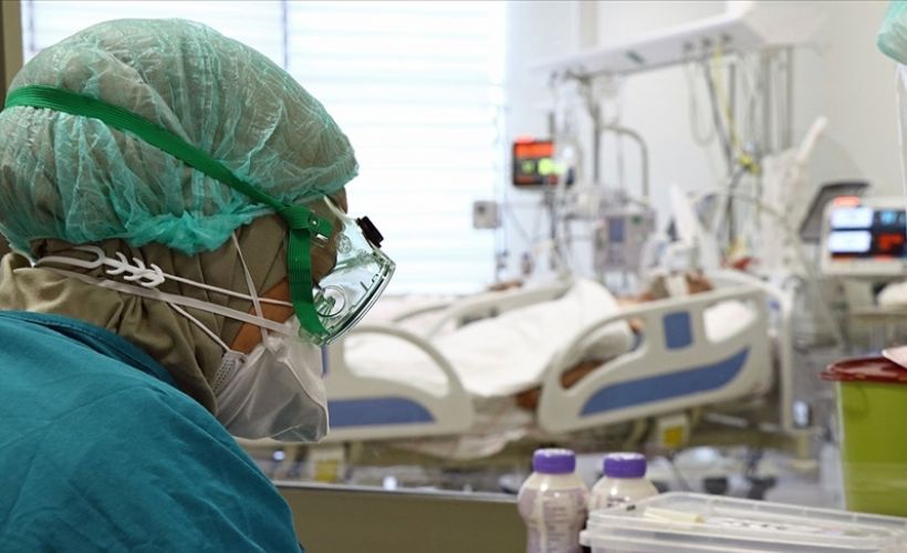 Türkiye'de son 24 saatte 9 bin 877 kişinin testi pozitif çıktı, 193 kişi hayatını kaybetti