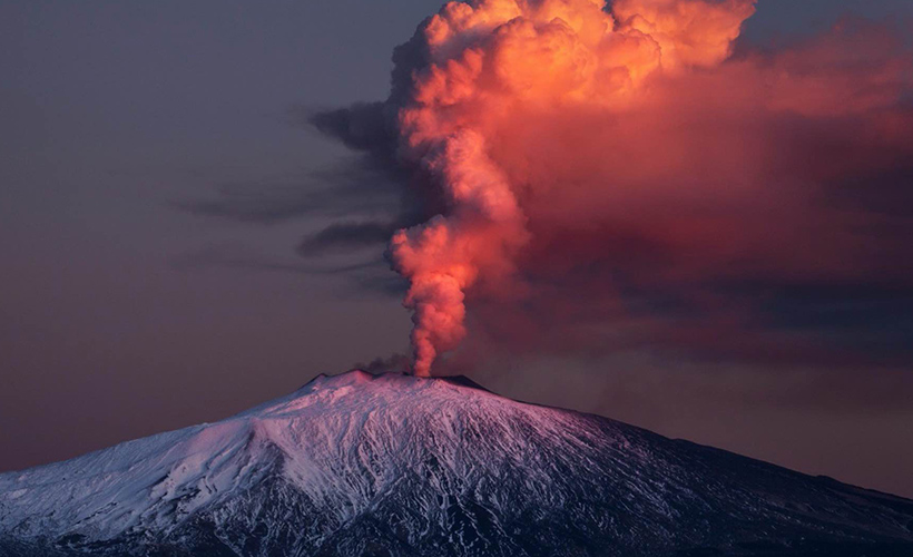 Etna Yanardağı yeniden harekete geçti