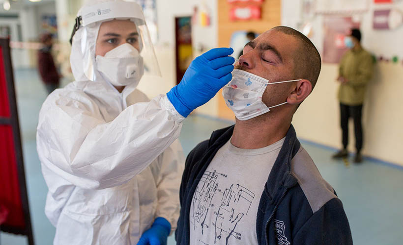 Slovakya'da koronanın daha hızlı yayılan türü tespit edildi