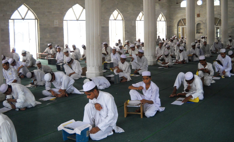 Hindistan'da medreselerin kapatılmasına tepki var