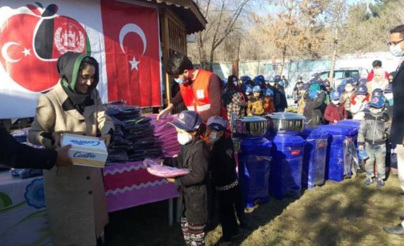 Mehmetçik'ten Afganistan'daki yetimlere kıyafet