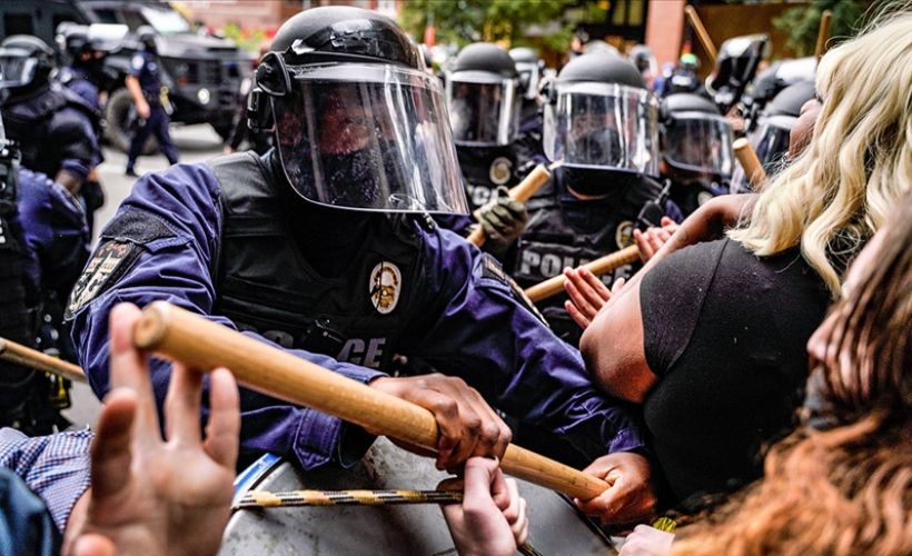 ABD'de siyahi Breonna Taylor'ı evinde öldüren iki polis memuru görevden alındı