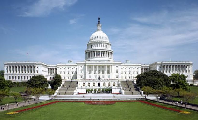 Washington’da göstericiler Kongre binasına girdi