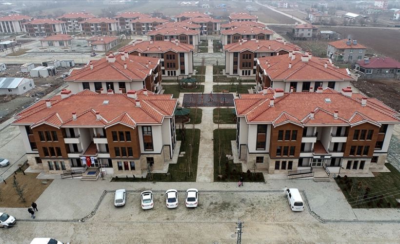 Elazığ'da depremzedelerin yaraları sarılıyor