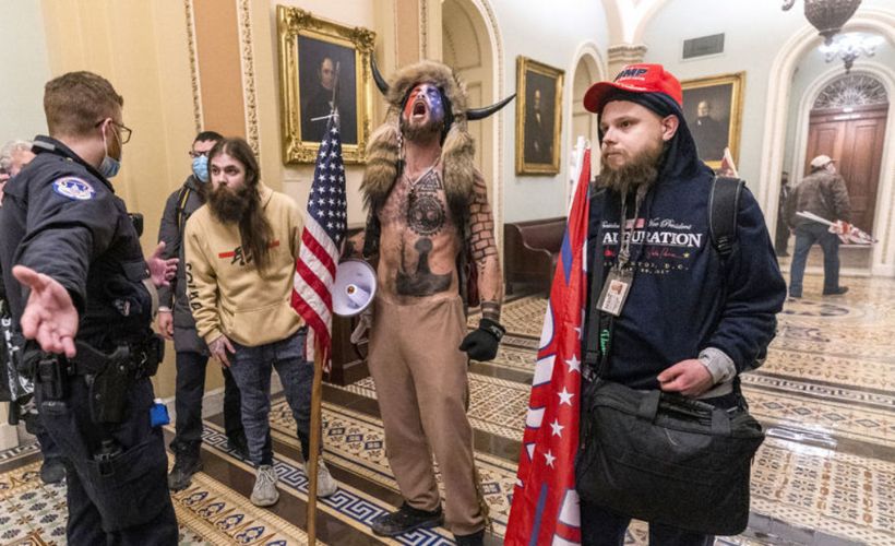 'ABD polisi Kongre'yi basanlara izin verip gazını aldı, siyahiler olsa giremezlerdi'