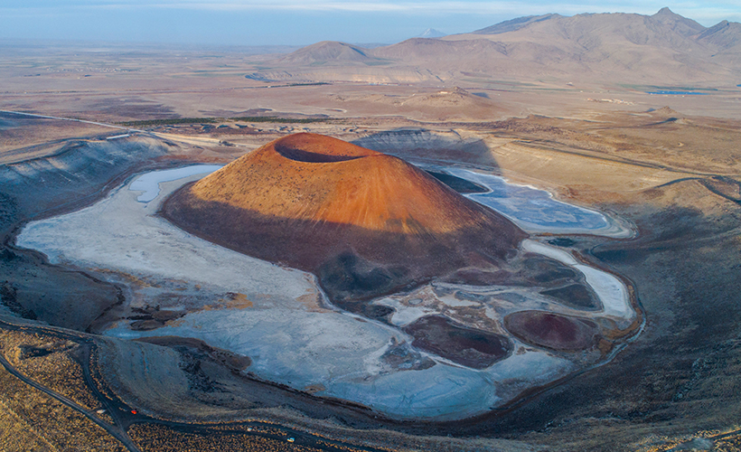 'Dünya'nın nazar boncuğu' Meke Gölü, haritadan silinme noktasında'