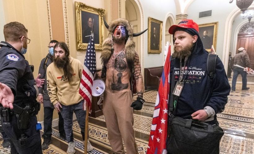 Kongre baskınına katılan boynuzlu şahıs konuştu: Kapı açıktı girdim dostum