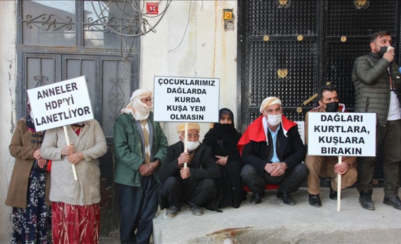 Terör mağduru aileler, HDP İl Başkanlığı önünde eylem yaptı
