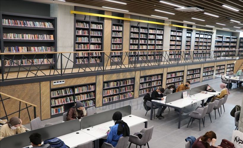 Şehit Aybüke öğretmenin ismini taşıyan kütüphaneye yoğun ilgi