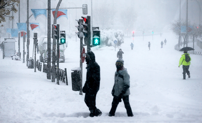 İspanya'da son yılların en yoğun kar fırtınası: Hayat durdu