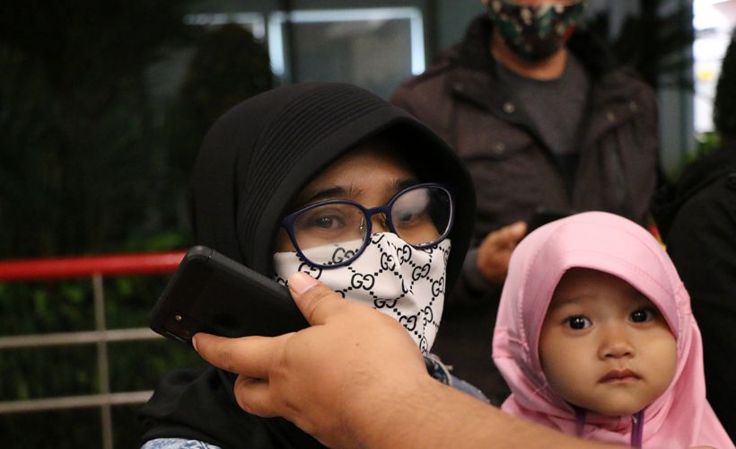 Endonezya’da denize düşen uçaktaki yolcuların yakınları konuştu