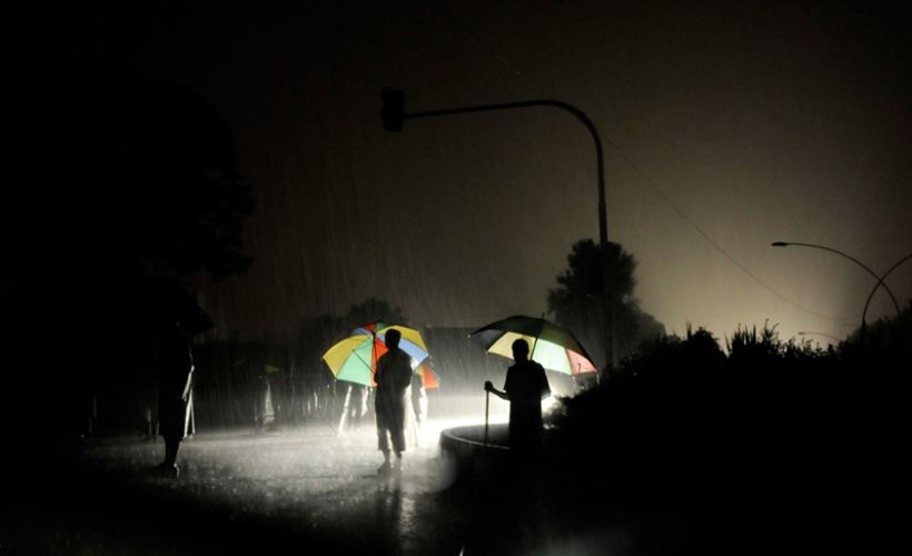 Pakistan’da birçok şehirde elektrik kesintisi yaşanıyor