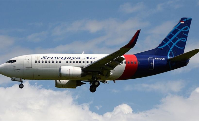 Endonezya'da yolcu uçağı ile irtibat kesildi